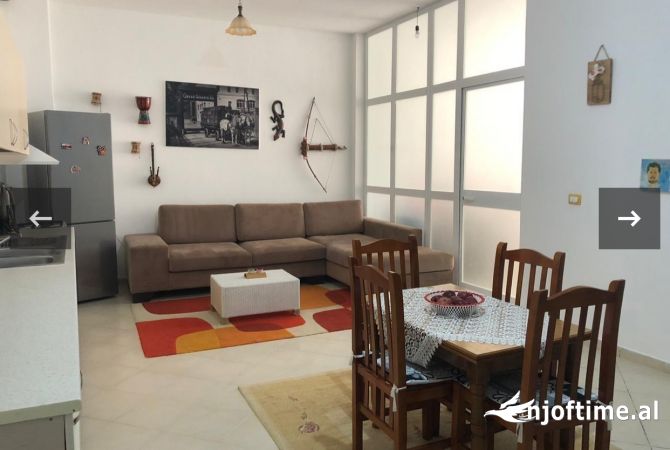 Shtepi ne shitje Apartament ne Tirane, 1+1, Mobilimi E mobiluar, Pagesa 80,000  Euro.