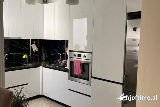 Shtepi ne shitje Apartament ne Tirane, 1+1, Mobilimi E mobiluar, Pagesa 85,000  Euro.