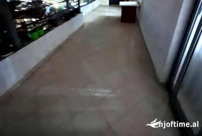 Shtepi ne shitje Apartament ne Tirane, 1+1, Mobilimi E mobiluar, Pagesa 94,000  Euro.