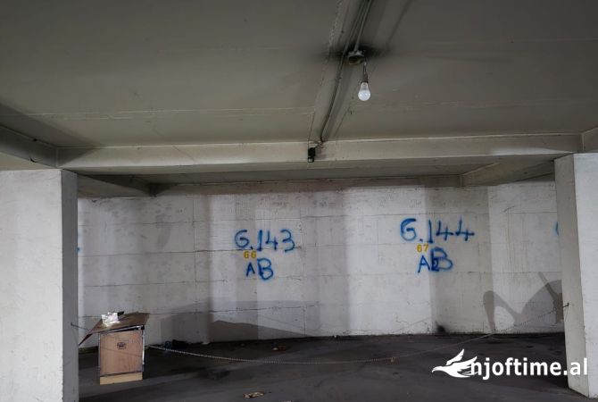 Ambiente Commerciale in Vendita 4+1 a Tirana - 16,000 Euro
