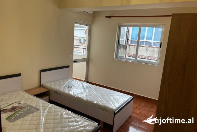 Shtepi ne shitje Apartament ne Tirane, 2+1, Mobilimi Pjeserisht e mobiluar, Pagesa 148,400  Euro.