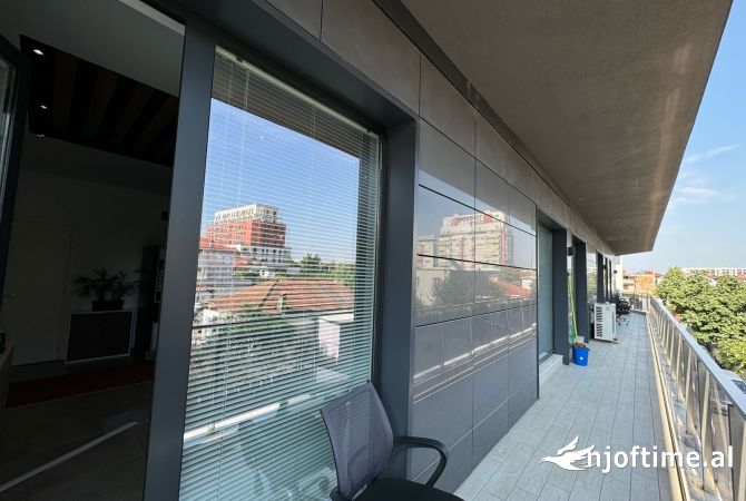 Shitet Ambient Biznesi ne Kompleksin Turdiu, Tirane