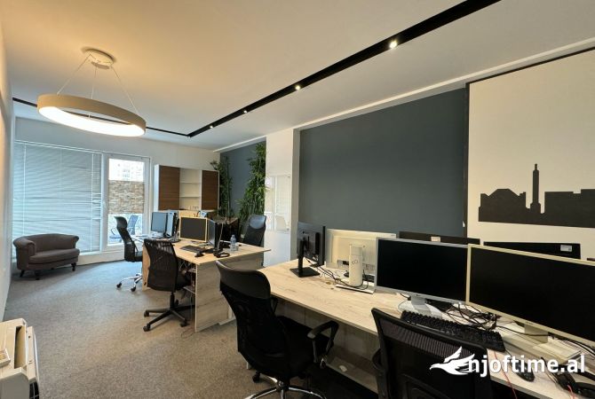 Shitet Ambient Biznesi ne Kompleksin Turdiu, Tirane