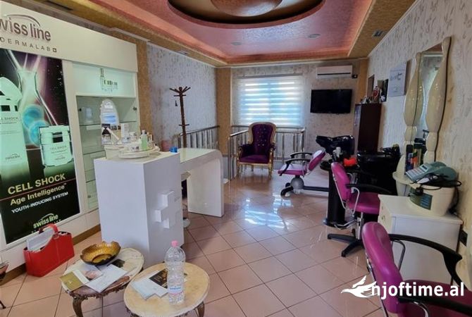 Ambient biznesi me qera 3+1 ne Tirane - 1,300 Euro