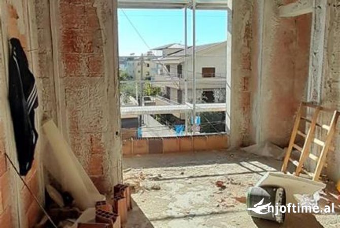 Shtepi ne shitje Apartament ne Tirane, 2+1, Mobilimi Bosh, pa mobiluar, Pagesa 165,000  Euro.