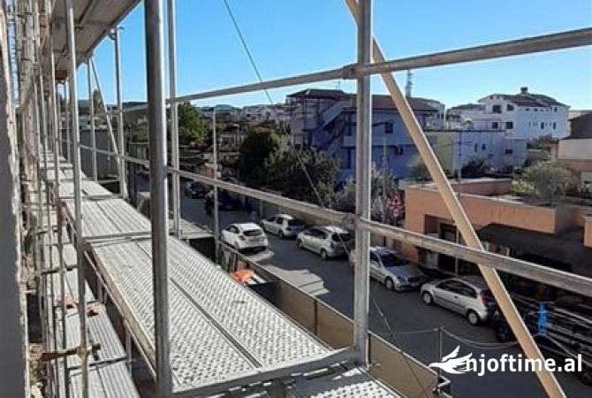 Shtepi ne shitje Apartament ne Tirane, 2+1, Mobilimi Bosh, pa mobiluar, Pagesa 165,000  Euro.