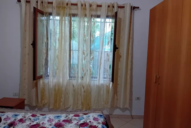 Shtepi me qera Shtepi Private ne Tirane, 1+1, Mobilimi E mobiluar, Pagesa 42,000  Leke.