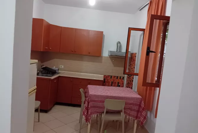 Shtepi me qera Shtepi Private ne Tirane, 1+1, Mobilimi E mobiluar, Pagesa 42,000  Leke.