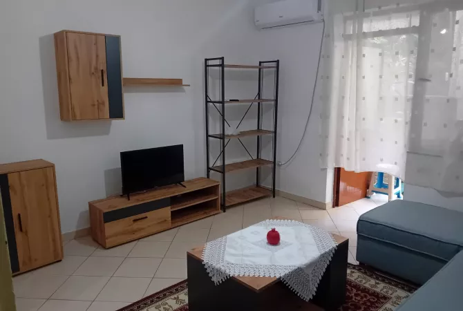 Shtepi me qera 1+1 ne Tirane - 42,000 Leke