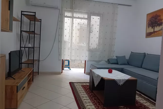 Shtepi me qera Shtepi Private ne Tirane, 1+1, Mobilimi E mobiluar, Pagesa 42,000  Leke.