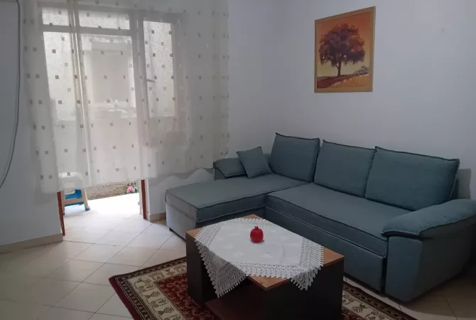 Shtepi me qera 1+1 ne Tirane - 42,000 Leke