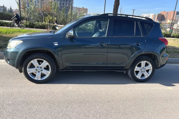 Makina ne shitje  ne Tirane - 5,300 Euro