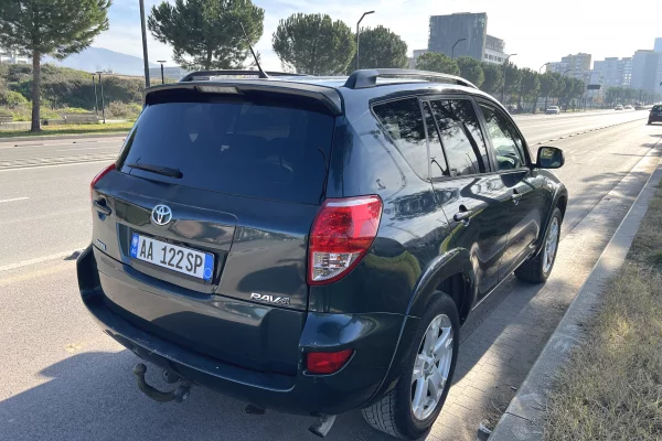 Makina ne shitje  ne Tirane - 5,300 Euro