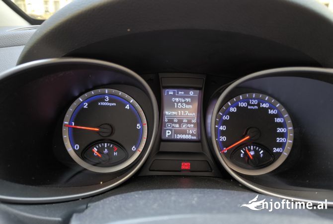 Makina ne shitje ne Tirane, Hyundai, 2012 Diesel,Kambio Automatik Pagesa 1,000,000  Leke.