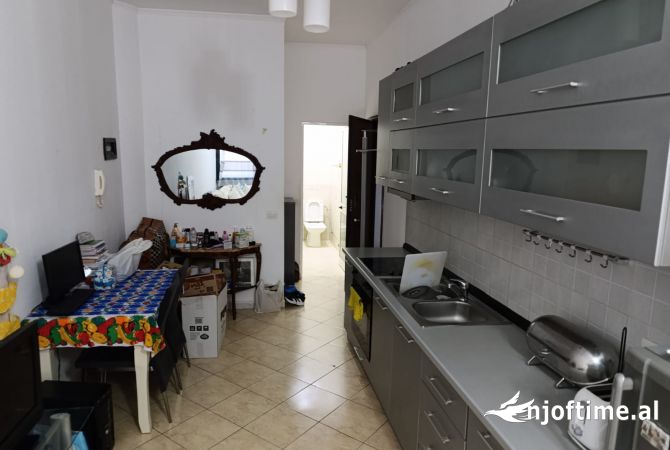 Shtepi me qera Apartament ne Tirane, Garsoniere, Mobilimi E mobiluar, Pagesa 350  Euro.