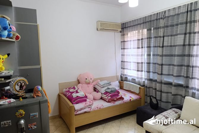 Shtepi me qera Apartament ne Tirane, Garsoniere, Mobilimi E mobiluar, Pagesa 350  Euro.
