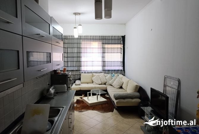 Shtepi me qera Apartament ne Tirane, Garsoniere, Mobilimi E mobiluar, Pagesa 350  Euro.