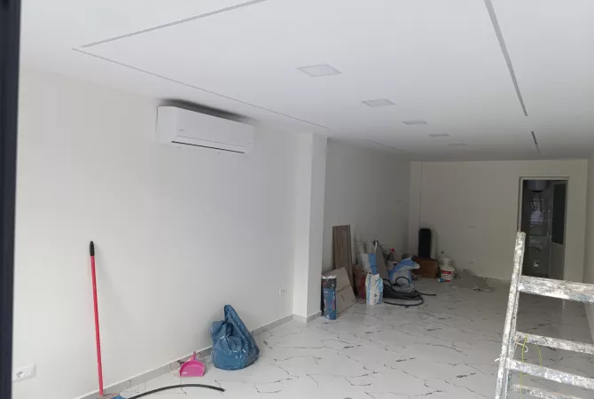 Ambiente Commerciale in Affitto 1+1 a Tirana - 500 Euro