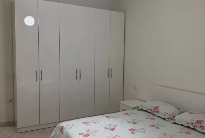 Shtepi me qera Apartament ne Tirane, 2+1, Mobilimi E mobiluar, Pagesa 500  Euro.