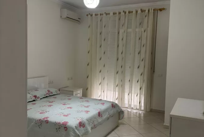 Shtepi me qera Apartament ne Tirane, 2+1, Mobilimi E mobiluar, Pagesa 500  Euro.