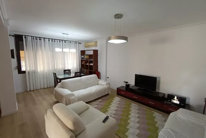 Shtepi me qera 2+1 ne Tirane - 650 Euro