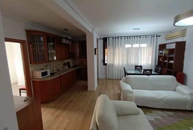 Shtepi me qera 2+1 ne Tirane - 650 Euro