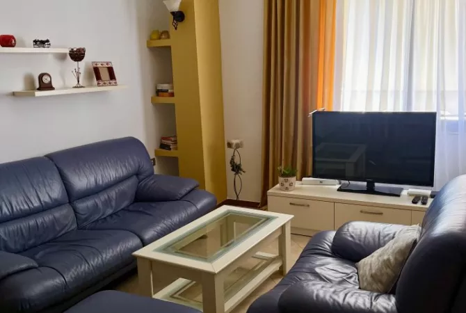 Shtepi me qera 2+1 ne Tirane - 750 Euro