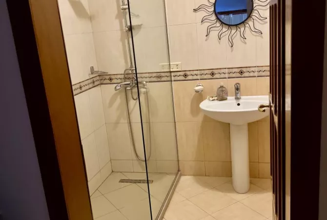 Shtepi me qera Apartament ne Tirane, 2+1, Mobilimi E mobiluar, Pagesa 750  Euro.