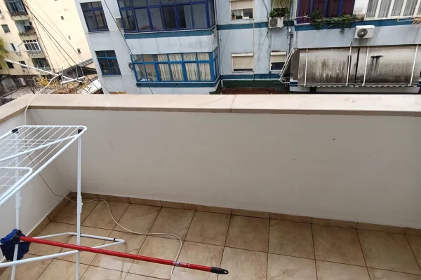 Shtepi me qera Apartament ne Tirane, 2+1, Mobilimi E mobiluar, Pagesa 550  Euro.