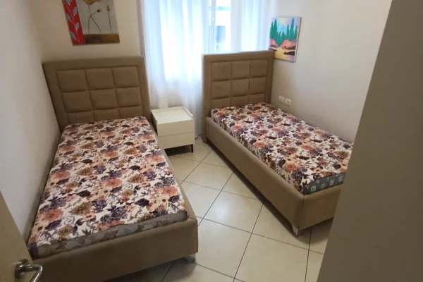 Shtepi me qera Apartament ne Tirane, 2+1, Mobilimi E mobiluar, Pagesa 550  Euro.