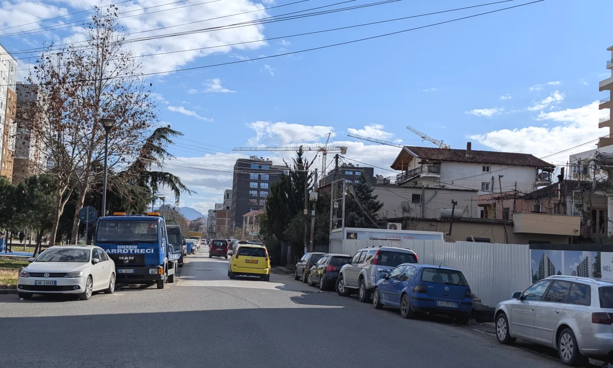 Shtepi ne shitje Apartament ne Tirane, 2+1, Mobilimi Bosh, pa mobiluar, Pagesa 208,000  Euro.