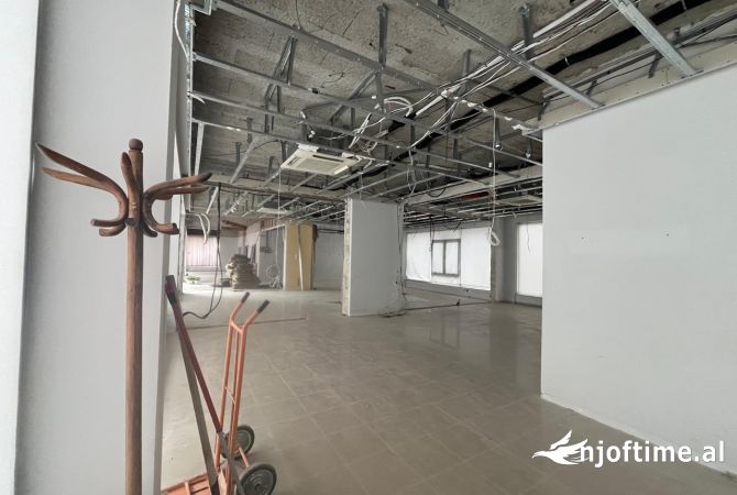 Business Property in Sale 1+1 in Tirana - 1,600,000 Euro