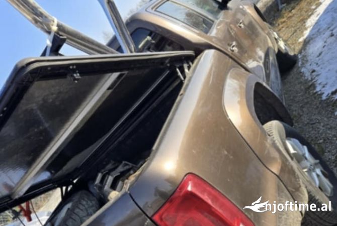 Makina ne shitje ne Tirane, Nissan, 2014 Diesel,Kambio Manual Pagesa 14,000  Euro.