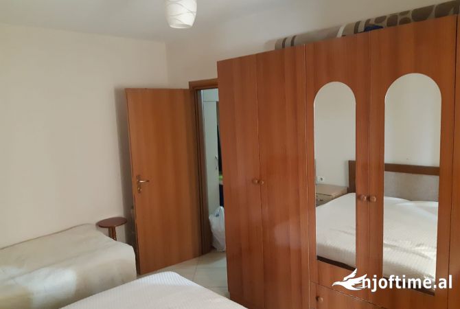 Shtepi me qera Apartament ne Tirane, 2+1, Mobilimi E mobiluar, Pagesa 45,000  Leke.