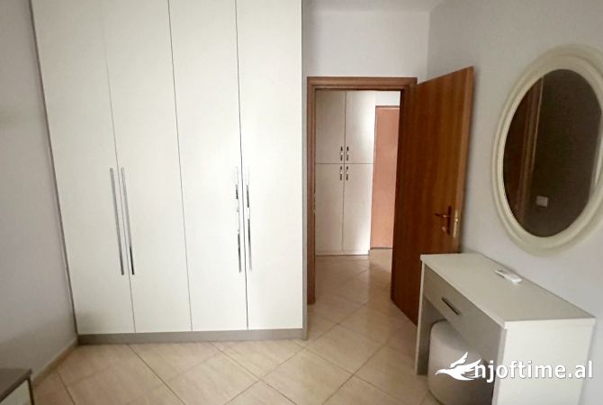 Shtepi me qera Apartament ne Tirane, 2+1, Mobilimi E mobiluar, Pagesa 45,000  Leke.