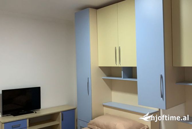 Shtepi me qera Apartament ne Tirane, 3+1, Mobilimi E mobiluar, Pagesa 700  Euro.