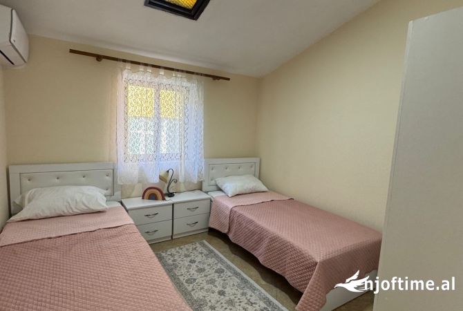 Shtepi me qera Apartament ne Tirane, 3+1, Mobilimi E mobiluar, Pagesa 800  Euro.