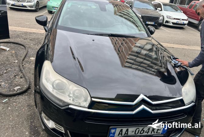 Makina ne shitje  ne Tirane - 7,000 Euro