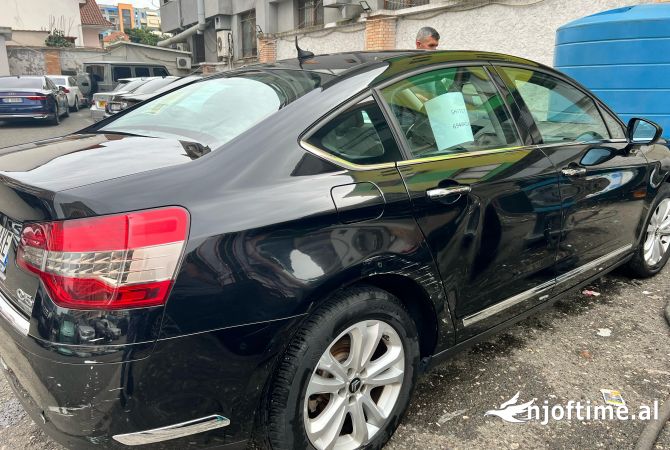 Makina ne shitje  ne Tirane - 7,000 Euro
