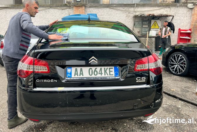 Makina ne shitje  ne Tirane - 7,000 Euro