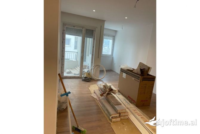 Shtepi ne shitje Apartament ne Tirane, 2+1, Mobilimi Bosh, pa mobiluar, Pagesa 250,000  Euro.