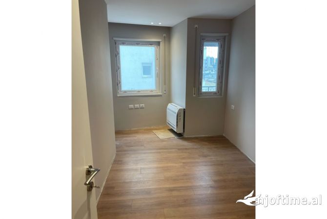 Shtepi ne shitje Apartament ne Tirane, 2+1, Mobilimi Bosh, pa mobiluar, Pagesa 250,000  Euro.