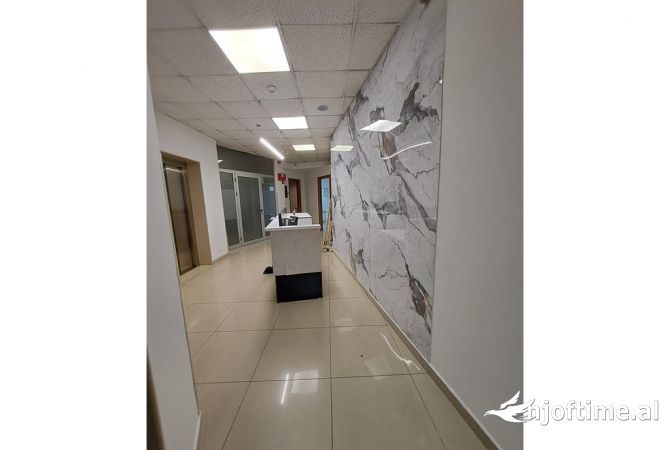 Ambient biznesi me qera 3+1 ne Tirane - 1,500 Euro