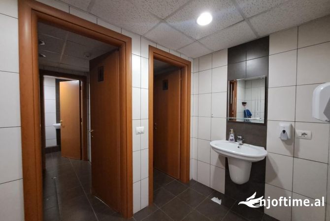 Ambient biznesi me qera 3+1 ne Tirane - 1,500 Euro
