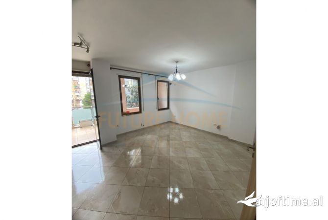 Shtepi me qera Apartament ne Tirane, 2+1, Mobilimi Bosh, pa mobiluar, Pagesa 500  Euro.