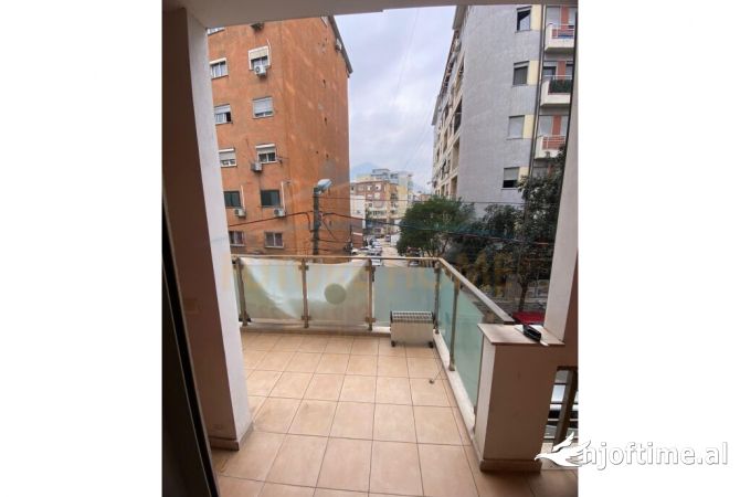 Shtepi me qera Apartament ne Tirane, 2+1, Mobilimi Bosh, pa mobiluar, Pagesa 500  Euro.
