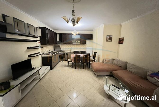 Shtepi me qera 1+1 ne Tirane - 380 Euro