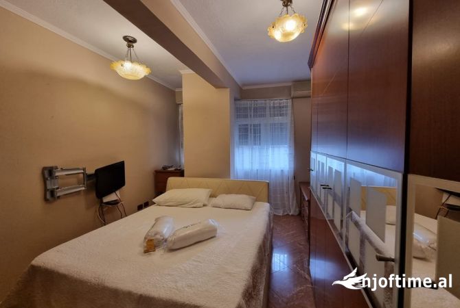Shtepi me qera Apartament ne Tirane, 2+1, Mobilimi E mobiluar, Pagesa 750  Euro.