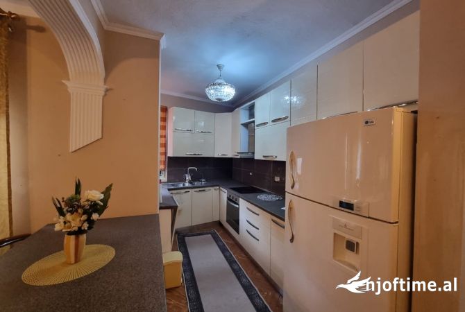 Shtepi me qera Apartament ne Tirane, 2+1, Mobilimi E mobiluar, Pagesa 750  Euro.