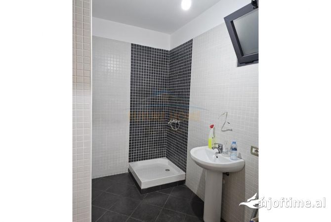 Shtepi me qera Apartament ne Tirane, 2+1, Mobilimi E mobiluar, Pagesa 800  Euro.